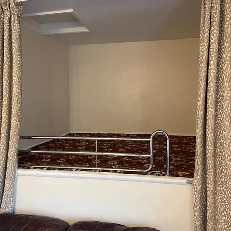 4 Park View * Loftus