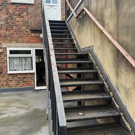 4 Park View * Лофтус